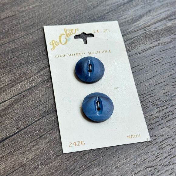NEW Vintage 1950's Le Chic Navy Blue 2-Hole Round Flat Buttons On Card 3/4" - Picture 2 of 4